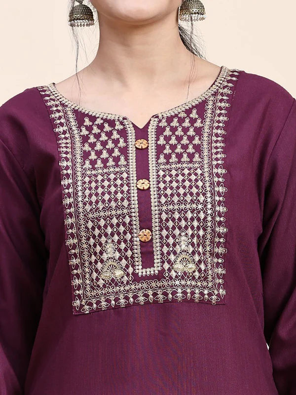 This elegant Designer Kurta Suit Set