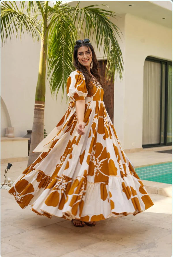 Upgrade your wardrobe with this elegant and chic maxi dress