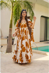Upgrade your wardrobe with this elegant and chic maxi dress
