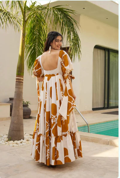 Upgrade your wardrobe with this elegant and chic maxi dress